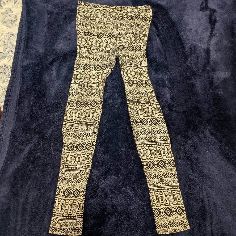 Women's Love Culture leggings size medium black and white Aztec design